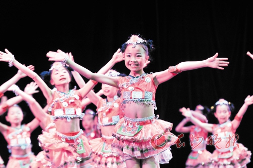 舞蹈小荷展风采 1000多名少年儿童参加舞蹈