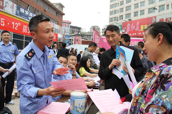 工商执法人员接受打假知识