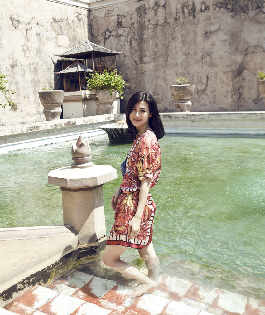 童蕾美腿白皙水嫩