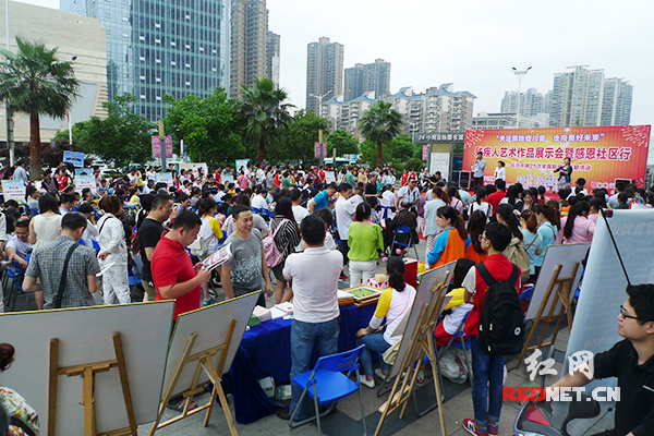 5月17日上午，长沙举行第25次全国助残日主题活动，活动吸引了众多市民参加。