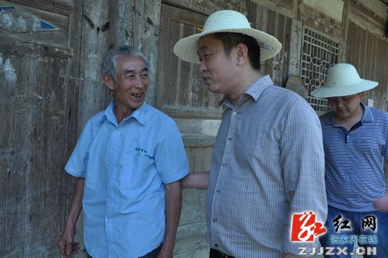 桑植：刘卫兵调研棕树峪村建设扶贫工作