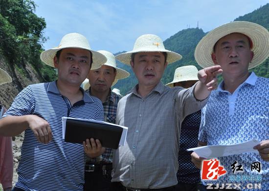 桑植：刘卫兵调研棕树峪村建设扶贫工作