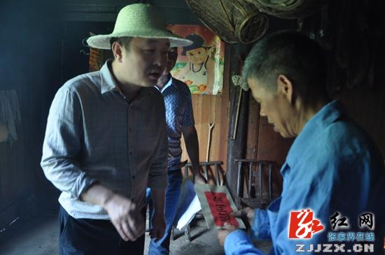 桑植：刘卫兵调研棕树峪村建设扶贫工作