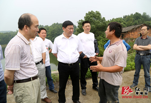 严兴德要求养鱼承包户禁止投肥养鱼