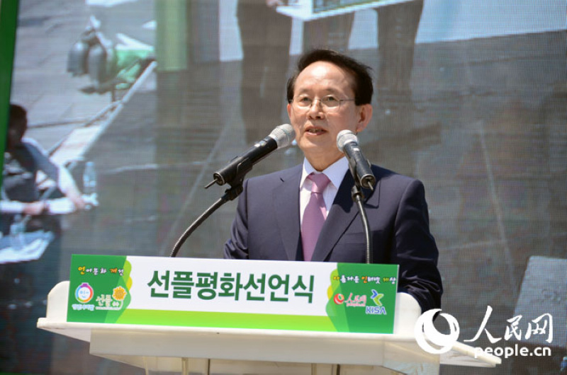 韩国善意回帖运动本部理事长闵丙哲教授在活动中致辞。