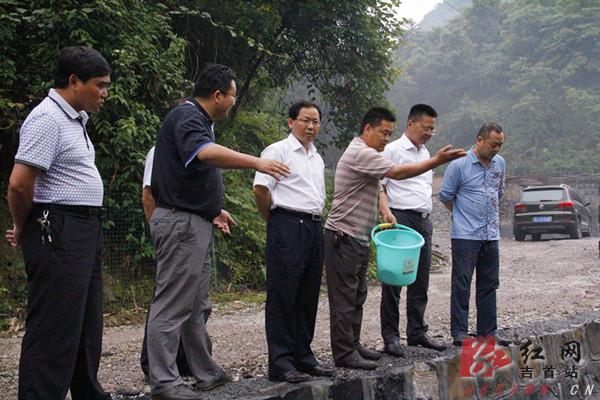 刘珍瑜实地调研吉首双塘镇工作