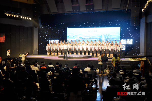浏阳市地税局带来的一曲合唱拉开了“诚信纳税，奉献社会”演讲比赛的序幕。