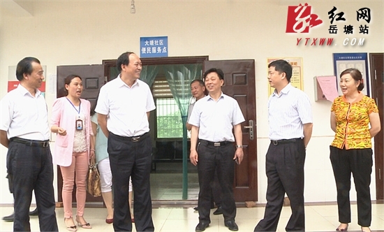 李江南调研岳塘区人大代表工作室相关情况 表肯定提建议