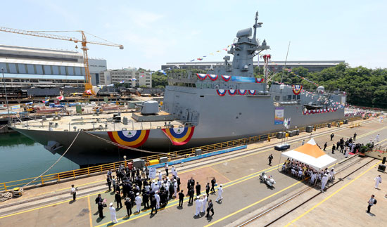 韩举行南浦舰下水仪式称可阻止朝“隐形舰艇”