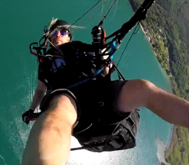 美跳伞员与电线纠缠失控坠地所幸无碍