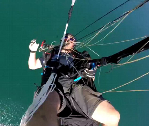 美跳伞员与电线纠缠失控坠地所幸无碍