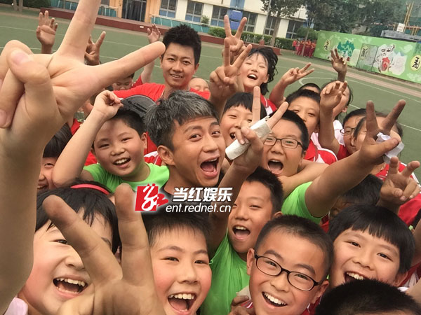 “史上最快乐的自拍”