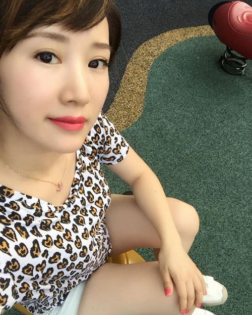 阔太李念晒照庆祝30岁生日鲜红唇彩抢镜(图)
