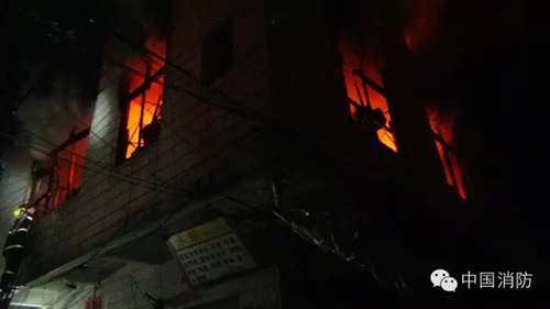 灭火现场。