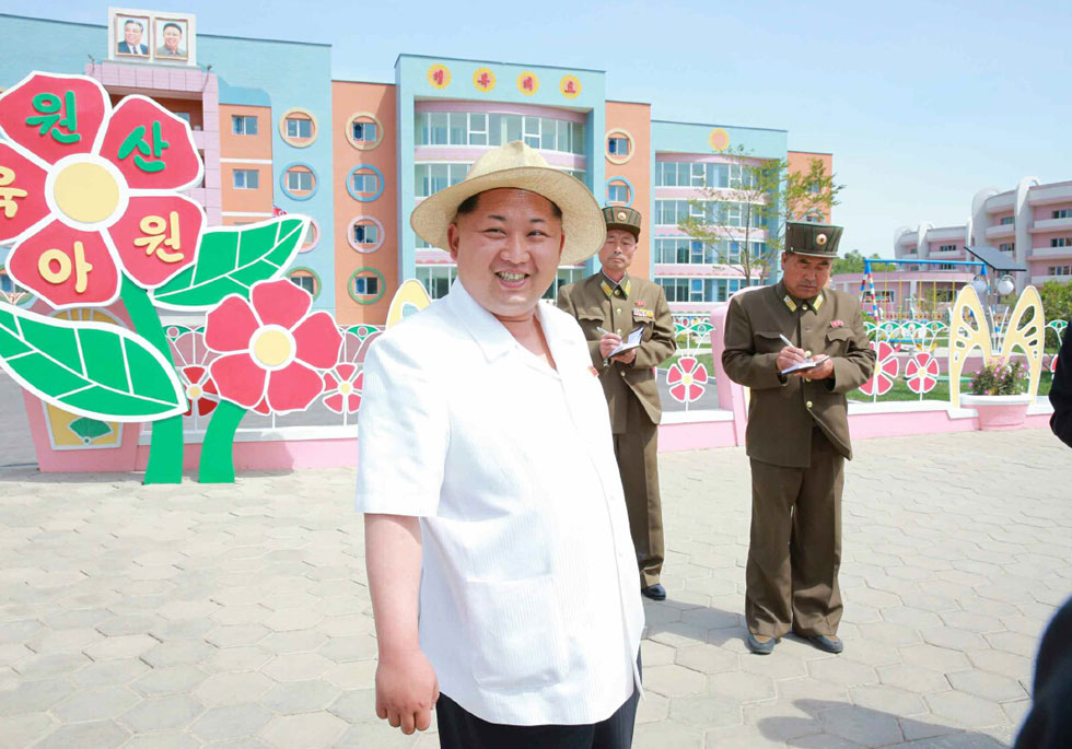 金正恩视察竣工育儿院和爱育院 庆祝儿童节(组