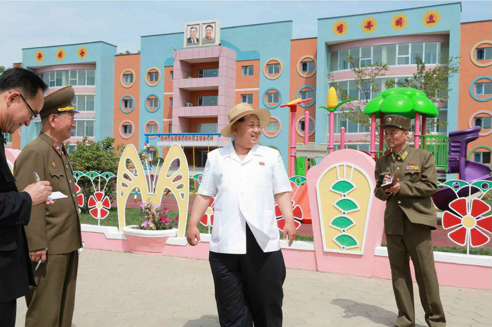 金正恩视察竣工育儿院和爱育院 庆祝儿童节(组