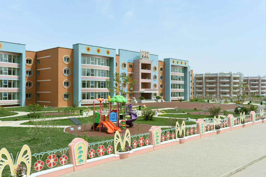 金正恩视察竣工育儿院和爱育院 庆祝儿童节(组