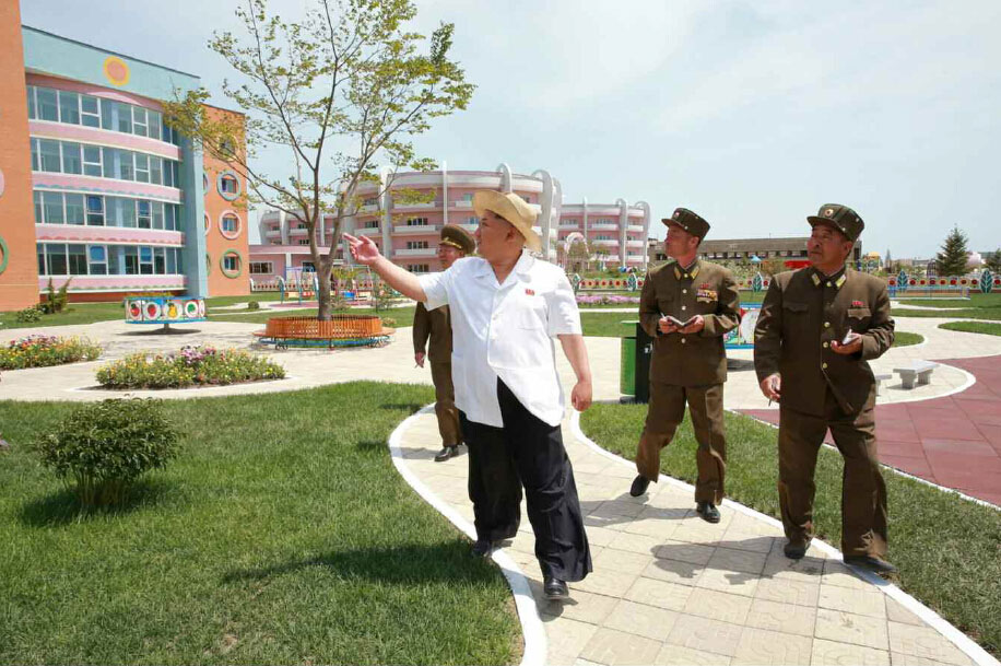 金正恩视察竣工育儿院和爱育院 庆祝儿童节(组