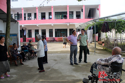 检查组向养老院负责人提出要求