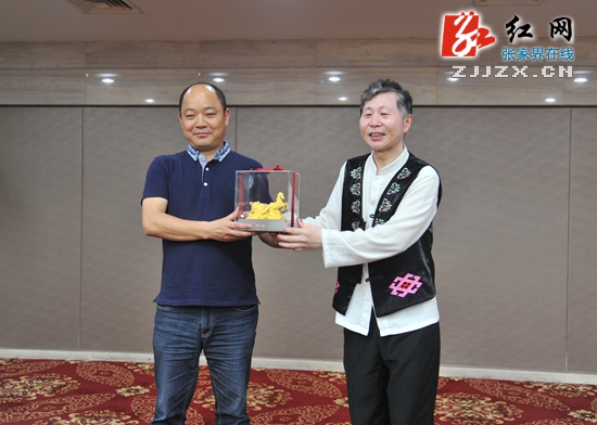 张家界诞生旅游“奥斯卡” 30名导游捧得金马归