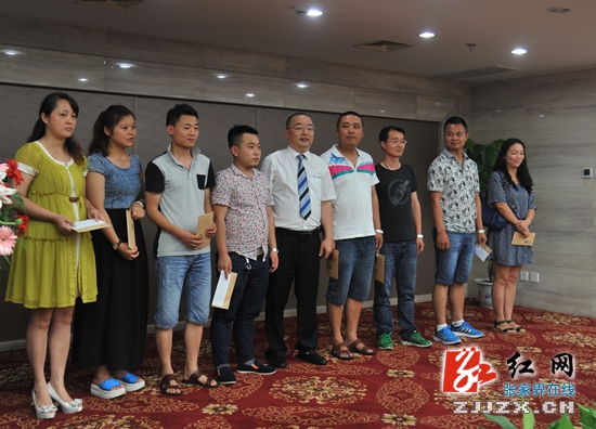 张家界诞生旅游“奥斯卡” 30名导游捧得金马归