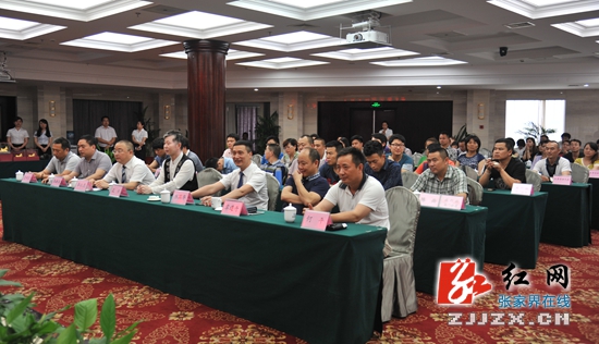 张家界诞生旅游“奥斯卡” 30名导游捧得金马归