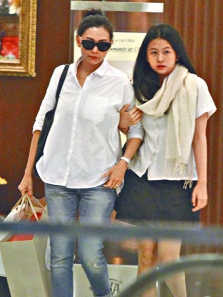 邱淑贞13岁长女气质超优