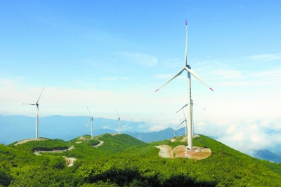 图为湖南华能苏宝顶风电场(摄于6月3日)。    刘炜 摄