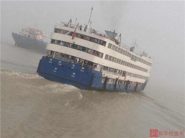 5月31日在长江江面上拍摄的“东方之星”