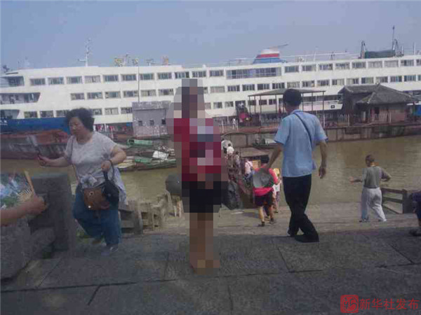 6月1日，游客在湖北赤壁景点游玩