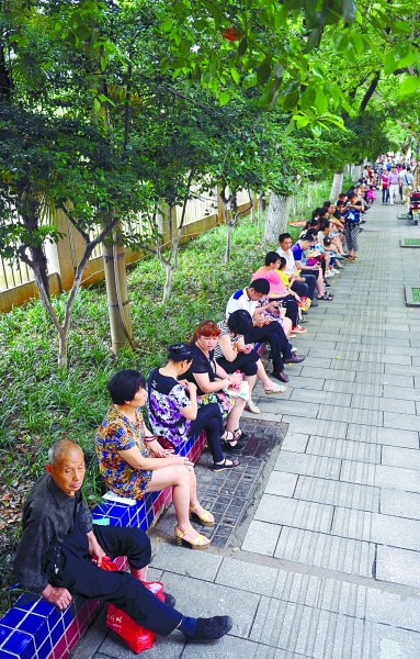 网友:湖南2015高考作文材料在小学二年级试卷