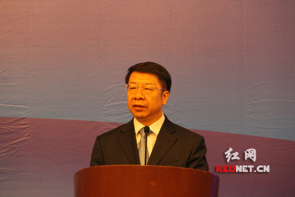 财政部副部长史耀斌出席并致辞。