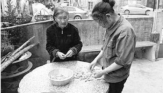 十兄妹年龄相加863岁 后辈数目堪比一个加强连