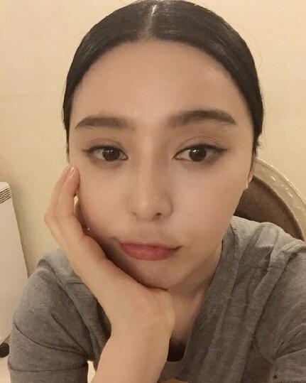 范冰冰深夜晒自拍美照网友：和李晨有夫妻相