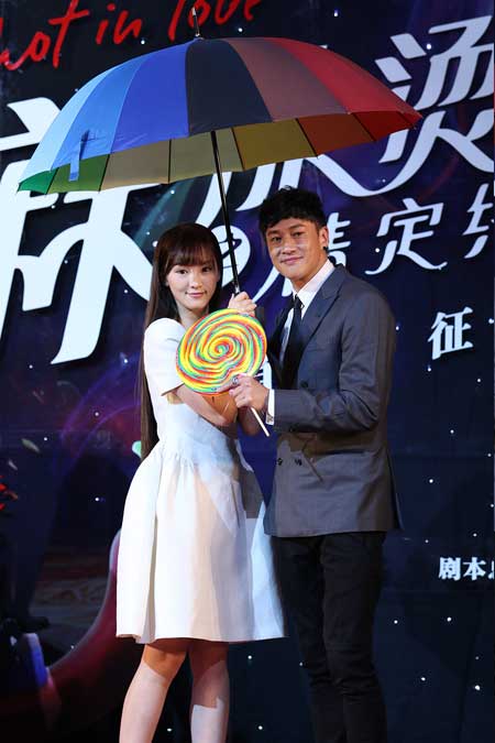 何润东与黄灿灿上演甜蜜恋人