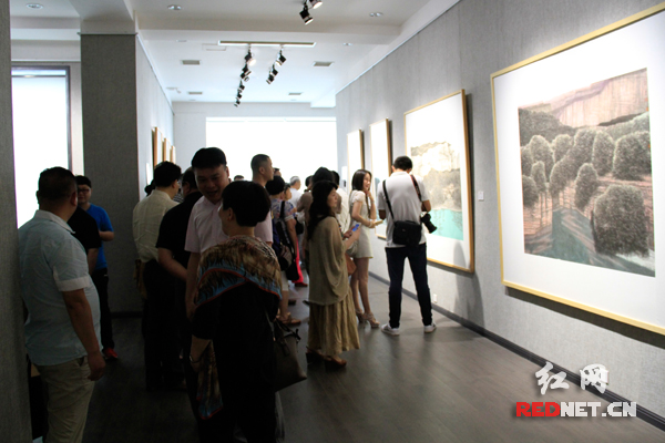 ：“九州山水——中国画名家作品巡展”在湖南省画院美术馆开幕，受到湖南艺术界关注。