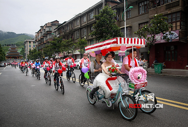 绥宁县:魔鬼与天使结婚 单车迎亲倡导低炭环