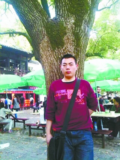 每天坚持跑步1小时男“跑霸”瘦身50斤（图）