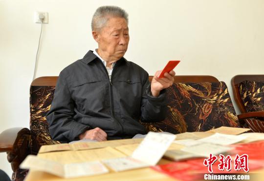 八旬党员党龄60年每月按时缴党费（图）