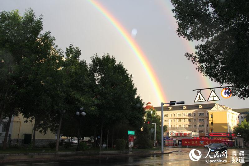 双虹奇景
