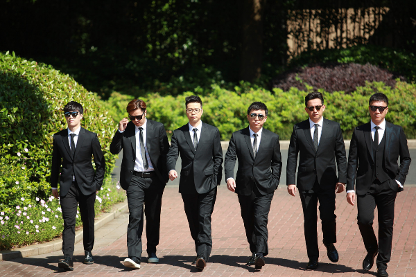 《极限挑战》黄渤遇美女送饭 张艺兴丢金条飙泪_娱乐频道_红网