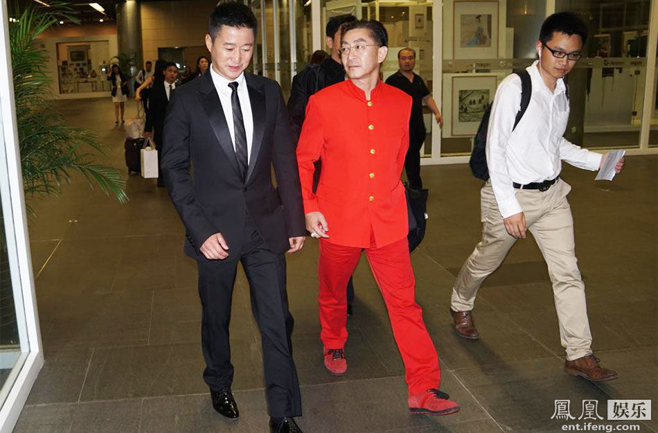 第18届上海电影节:六小龄童与吴京一路热聊