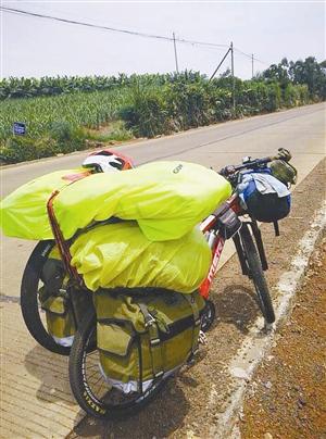 小伙单骑走中国到深圳手机单车被盗计划或夭折