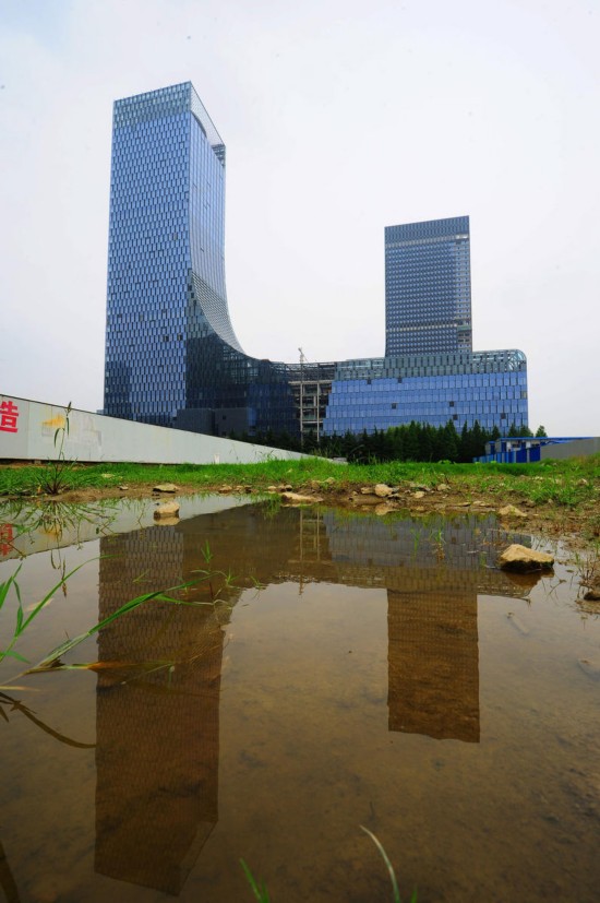 苏州现“大靴子”楼 媲美上海“靴子楼”(组图)