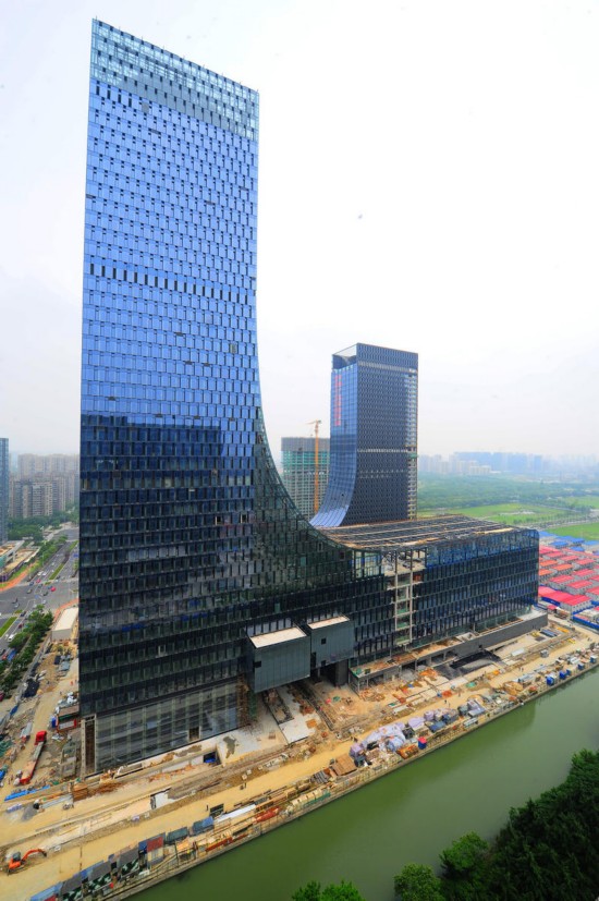 苏州现“大靴子”楼 媲美上海“靴子楼”(组图)