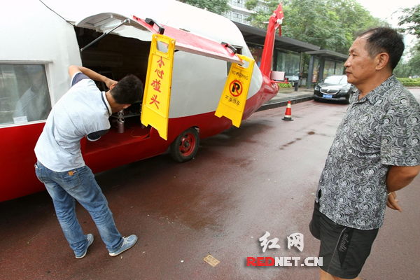 袁精英和他的“直升机”