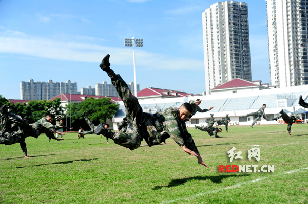 湖南省学生军训组织规范集训在长沙举行