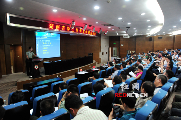 湖南省学生军训组织规范集训在长沙举行
