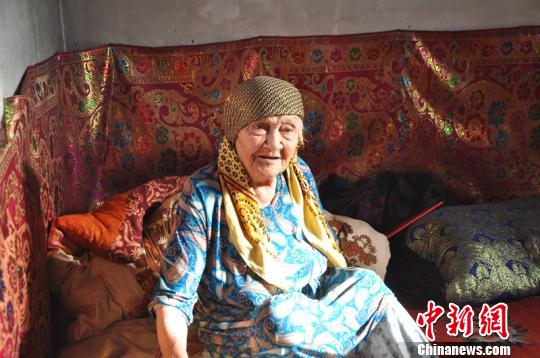 新疆喀什长寿老人迎来129岁生日