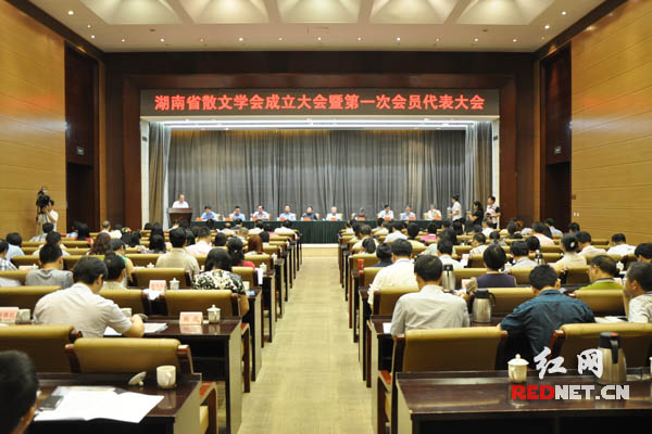 6月27日，湖南省散文学会在长沙召开成立大会暨第一次会员代表大会。